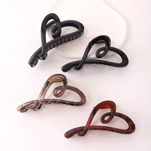 Irregular Heart Shaped Hair Claw Clip Matte Resin Finish Large Shark Clip Minimalist Elegant Hairpin For Women Daily Accessory