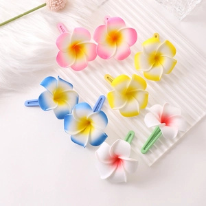 Barrettes à fleurs de frangipanier colorées pour les vacances à la plage