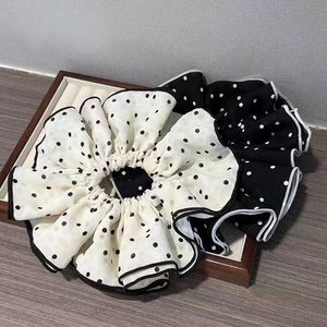 Chouchous rétro français à double couche et à pois surdimensionnés en noir et blanc