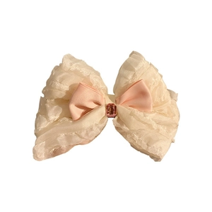 Elegante fermaglio per capelli stile balletto in pizzo crema e raso rosa con gemma