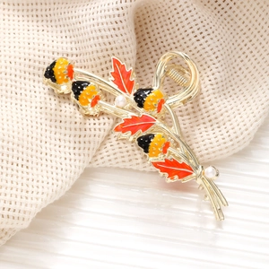 Vintage Alloy Strawberry Hair Claw Clip With Enamel Leaf And Faux Artificial Pearl Elegant Metal Shark Clip Accessories For Women