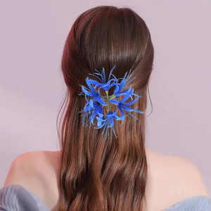 Barrette élégante fleur de lys bleu pour femme, accessoire floral chic pour cheveux longs
