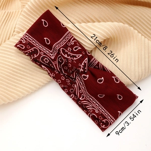 Vue détaillée du bandeau de yoga paisley rouge foncé avec nœud et dimensions précises