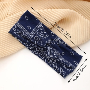 Détail du bandeau paisley bleu marine avec nœud torsadé et dimensions en centimètres