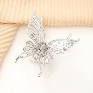 Eleganter Schmetterlings-Haarklammer aus Silberlegierung mit hohlem Stromliniendesign