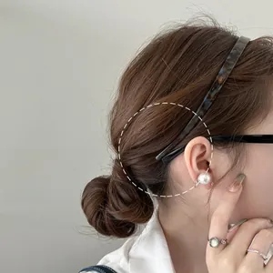 Detail view of U-shaped tortoiseshell acetate headband designed for pressure-free ear comfort
