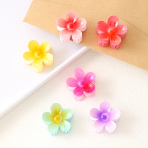 Elegant Frangipani Flower Hair Claw Plastic Resin Gradient Floral Hair Clip For Women Vacation Beach Styling Accessories