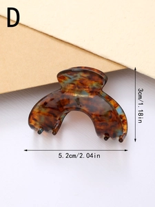 Detail showing acetate hair claw clip dimensions 5.2cm length and 3.0cm height in tortoiseshell