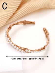 Vue détaillée du serre-tête pliable beige avec perles élégantes et design antidérapant