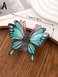 Vue détaillée de la pince à cheveux papillon montrant les dimensions de 7,5 cm par 7 cm
