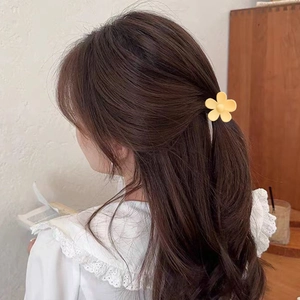 Elegante molletta per capelli a forma di fiore giallo opaco per acconciature raffinate da donna