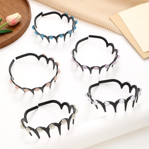 Cerchietti ondulati con perle color pastello e denti antiscivolo per donne eleganti