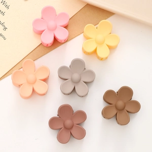 Set di sei grandi fermagli per capelli opachi a forma di fiore in colori pastello