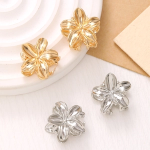 Elegant Alloy Mini Flower Hair Claw Clip For Women High End Metal Shark Clip Vintage Floral Headwear Hair Accessories