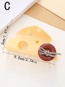 Detailed view of the 9.5cm cheese-shaped hair claw clip with button and bow detail
