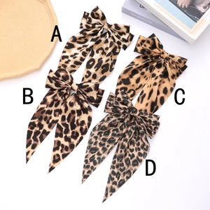 Barrette à nœud imprimé léopard avec longs rubans en quatre motifs élégants pour femme