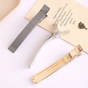 Détails de barrettes à cheveux en métal texturé en finitions or, argent et gris fusil