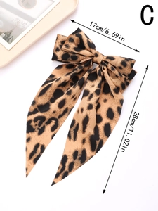 Détail du nœud papillon à motif léopard avec rubans, dimensions affichées 17x28cm