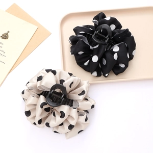 Pinze per capelli a pois in raso nero e beige per acconciature eleganti e voluminose