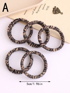 Close-up of leopard print elastic hair ties with 5cm diameter size specification