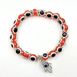 Bracciale a mano di Fatima con perle Evil Eye rosse e nere e distanziatori in argento