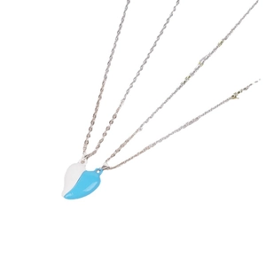 Fashionable magnetic couple necklaces with blue and white split heart pendants