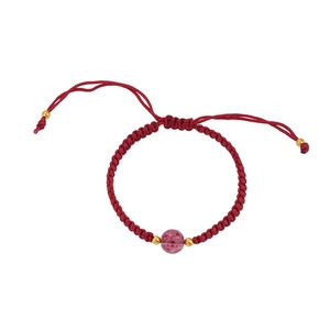 Handgemachtes rotes geflochtenes Armband mit rosa Erdbeerkristall und Goldperlen