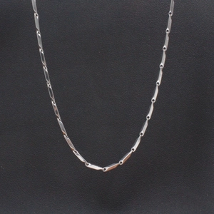 Collier géométrique minimaliste en acier titane argenté pour hommes et femmes