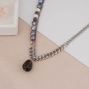 Collar de estilo chino con perlas de agua dulce y colgante de piedra de lágrima