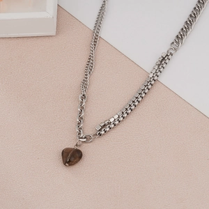 Collana in acciaio inossidabile con ciondolo a cuore in pietra marrone e catena