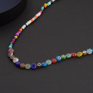 Collier artisanal en perles de verre millefiori colorées avec motif floral bohème