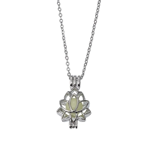 Collier hip-hop tendance avec pendentif lotus ajouré et perle lumineuse argentée