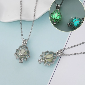 Collier Pendentif Cage Creuse Lotus Lumineux Hip Hop Chaîne en Métal Alliage Bijoux de Mode Créatifs Unisexe