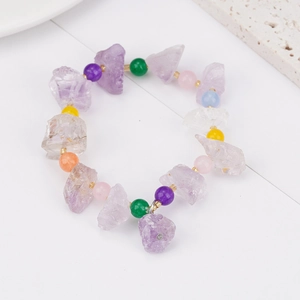 Bracciale in mica lavanda naturale con pietre grezze e perline multicolori
