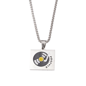 Collier pendentif disque vinyle rétro en acier inoxydable argenté avec chaîne perle