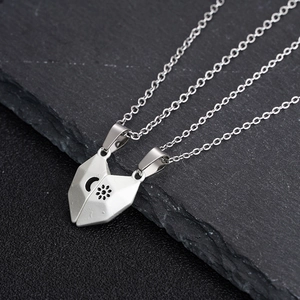 Collier Couple Magnétique Pendentif Cœur Soleil Lune Alliage Chaîne Acier Inoxydable Cadeau Saint Valentin Romantique Bijoux