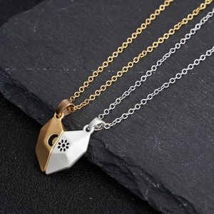 Parure de colliers pour couples avec pendentif cœur magnétique soleil et lune bicolore