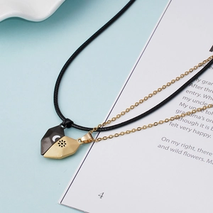 Collier magnétique cœur soleil et lune pour couples avec pendentifs noir et doré