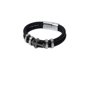 Bracelet gothique en cuir tressé noir avec croix argentée et fermoir magnétique chic