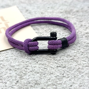 Bracelet tressé en corde milanaise violette avec fermoir en métal noir mat en forme de U