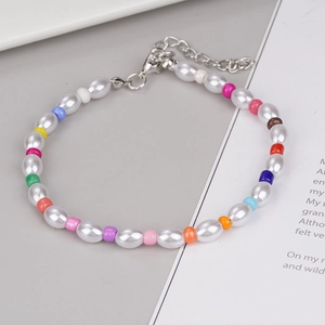 Colorful beaded bracelet with oval faux pearls and adjustable silver lobster clasp chain