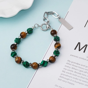 Bracelet en perles d'oeil de tigre et malachite verte avec fermoir métallique chic