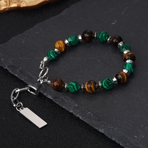 Bracelet en pierres naturelles œil de tigre et malachite avec pendentif en métal mixte
