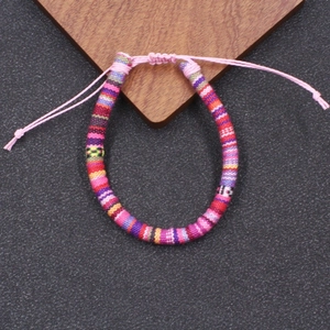 Handgefertigtes buntes Boho-Webarmband mit verstellbarem rosa Kordelzugverschluss