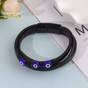 Bracciale multistrato da uomo in pelle nera con perline occhio greco e chiusura magnetica