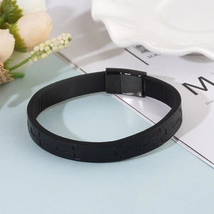 Bracciale multistrato in pelle intrecciata con motivi a croce e chiusura magnetica