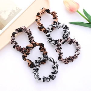 Leopard Print Scrunchies Set Satin Fabric Elastic Hair Ties Vintage Fashion Hair Accessories For Women Daily Wear