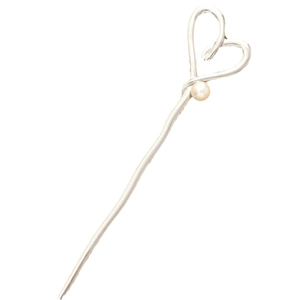 Épingle à cheveux élégante en métal argenté avec cœur minimaliste et perle blanche