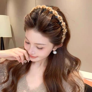 Pince à cheveux en peluche léopard marron pour coiffures élégantes automne-hiver