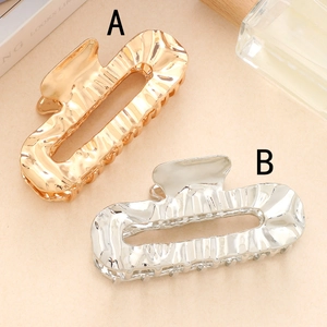 Pinces à cheveux élégantes en or et argent avec texture ondulée en métal liquide